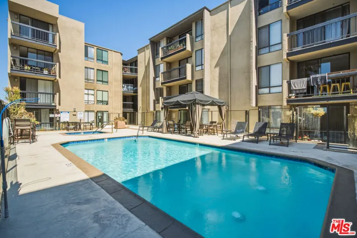 7320 Hawthorn Avenue 425, Los Angeles, California 90046