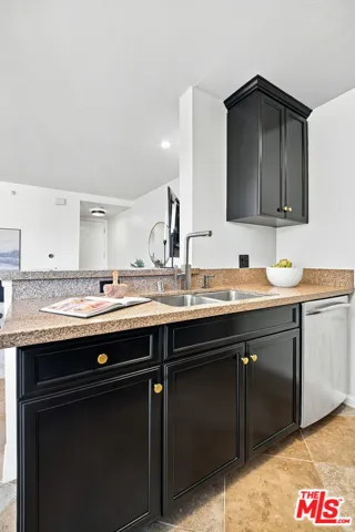 7320 Hawthorn Avenue 425, Los Angeles, California 90046