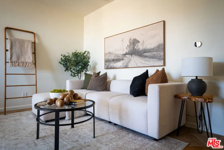 7320 Hawthorn Avenue 425, Los Angeles, California 90046