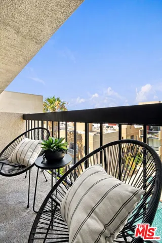 7320 Hawthorn Avenue 425, Los Angeles, California 90046