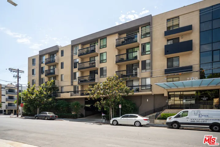 7320 Hawthorn Avenue 425, Los Angeles, California 90046