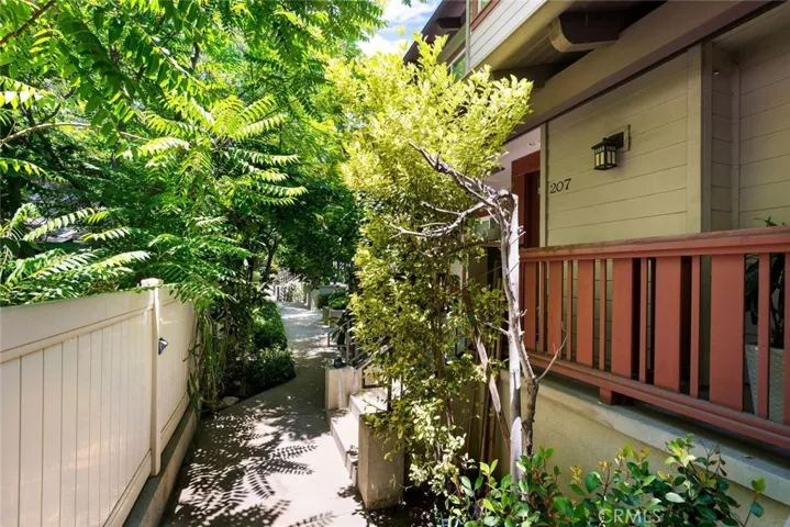 6300 Honolulu, La Crescenta, California 91214