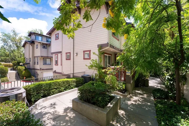 6300 Honolulu, La Crescenta, California 91214