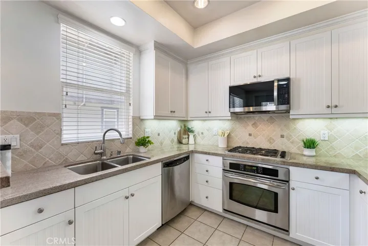6300 Honolulu, La Crescenta, California 91214