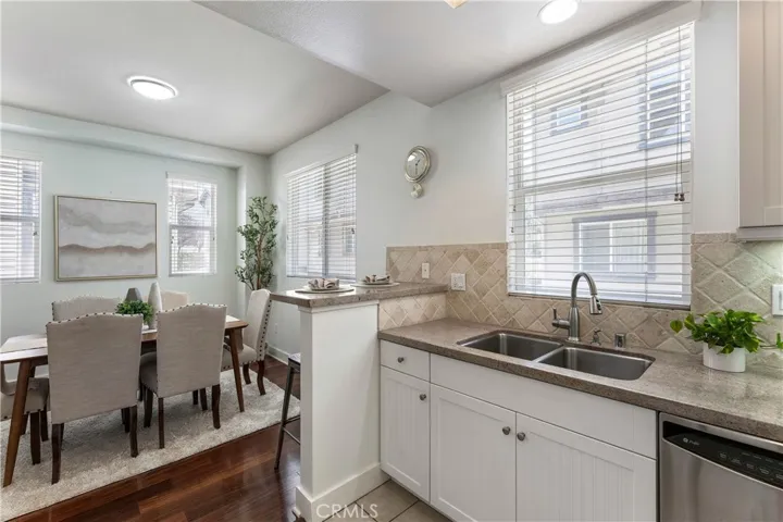 6300 Honolulu, La Crescenta, California 91214