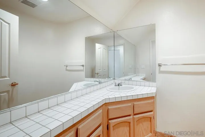 5105 Renaissance Ave A, San Diego, California 92122