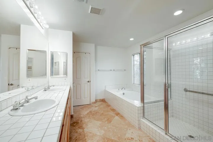 5105 Renaissance Ave A, San Diego, California 92122