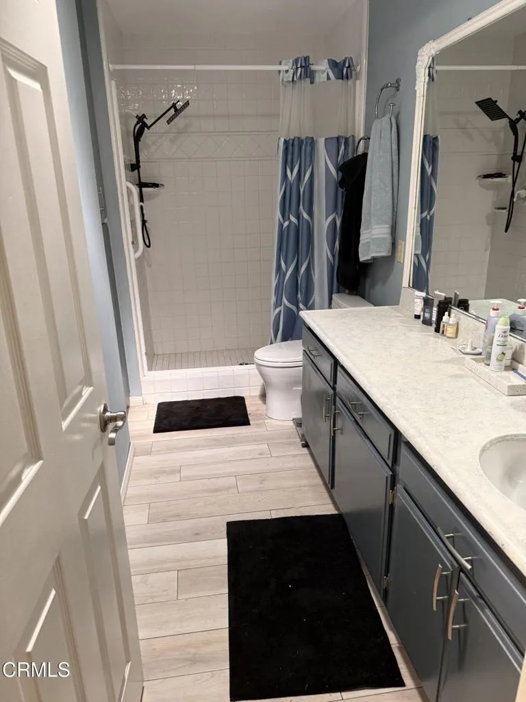 Bathroom Guest 4