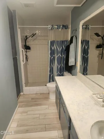 Bathroom Guest 2