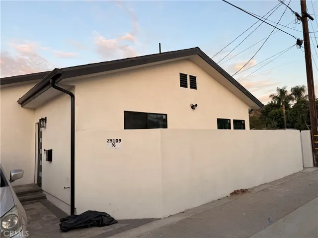 25109 1/2 Fourl Road, Newhall, California 91321