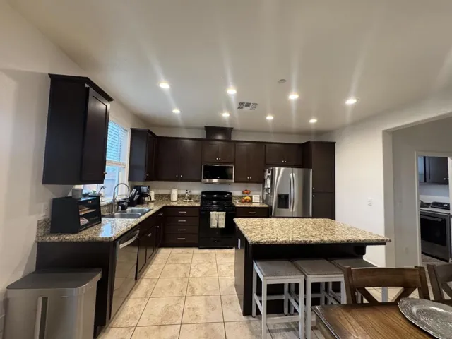 1952 Gus Villalta Drive, Los Banos, California 93635