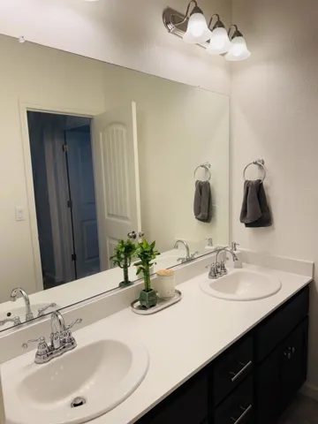 1952 Gus Villalta Drive, Los Banos, California 93635