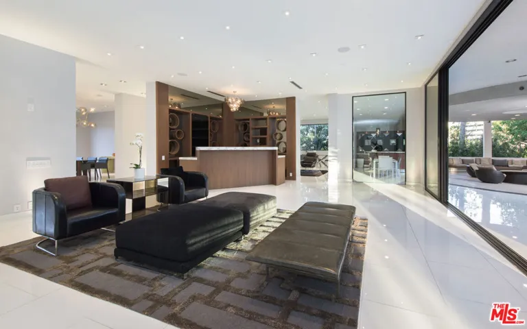 900 N Hillcrest Road, Beverly Hills, California 90210
