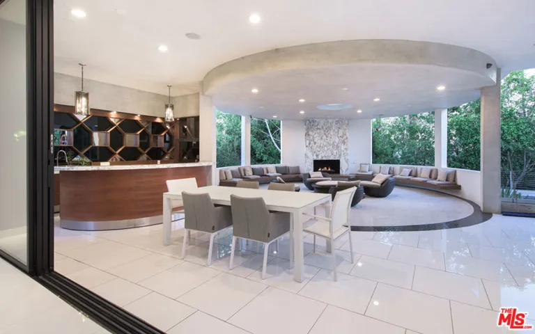 900 N Hillcrest Road, Beverly Hills, California 90210