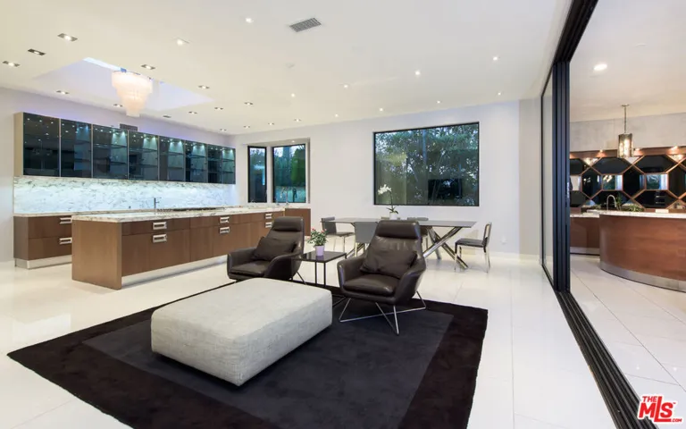 900 N Hillcrest Road, Beverly Hills, California 90210