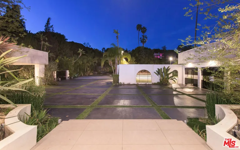 900 N Hillcrest Road, Beverly Hills, California 90210