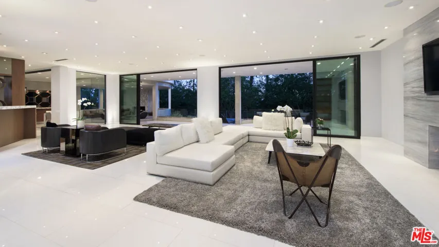 900 N Hillcrest Road, Beverly Hills, California 90210