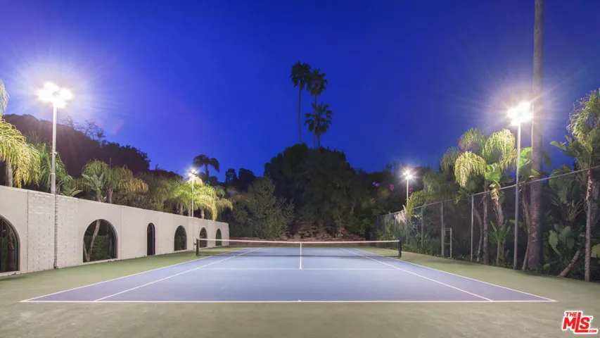 900 N Hillcrest Road, Beverly Hills, California 90210
