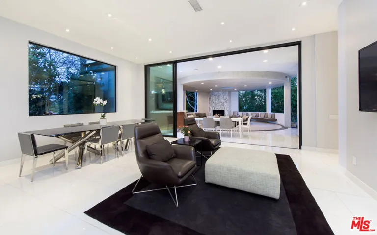 900 N Hillcrest Road, Beverly Hills, California 90210