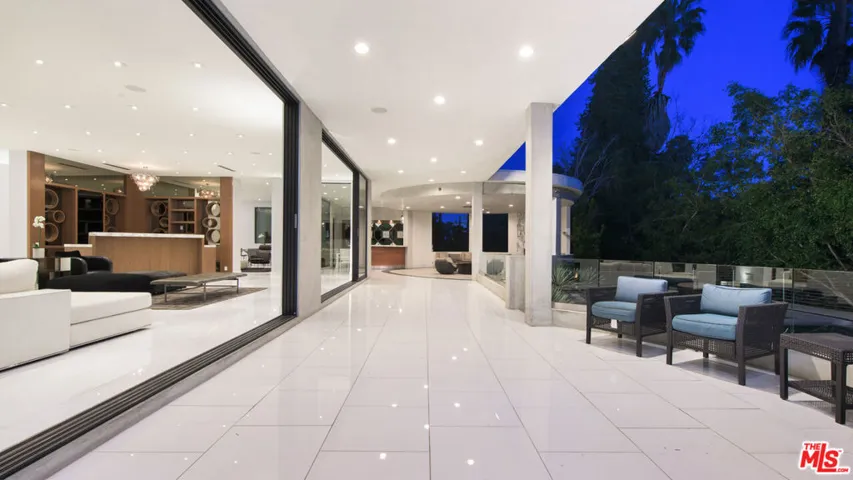 900 N Hillcrest Road, Beverly Hills, California 90210