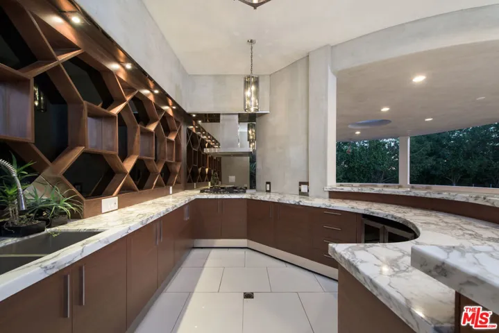 900 N Hillcrest Road, Beverly Hills, California 90210
