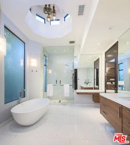 900 N Hillcrest Road, Beverly Hills, California 90210