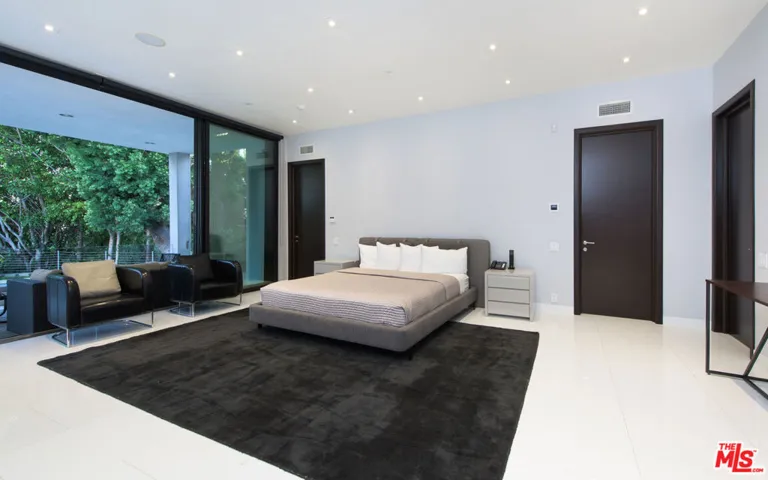 900 N Hillcrest Road, Beverly Hills, California 90210