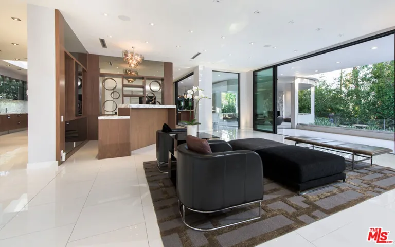 900 N Hillcrest Road, Beverly Hills, California 90210