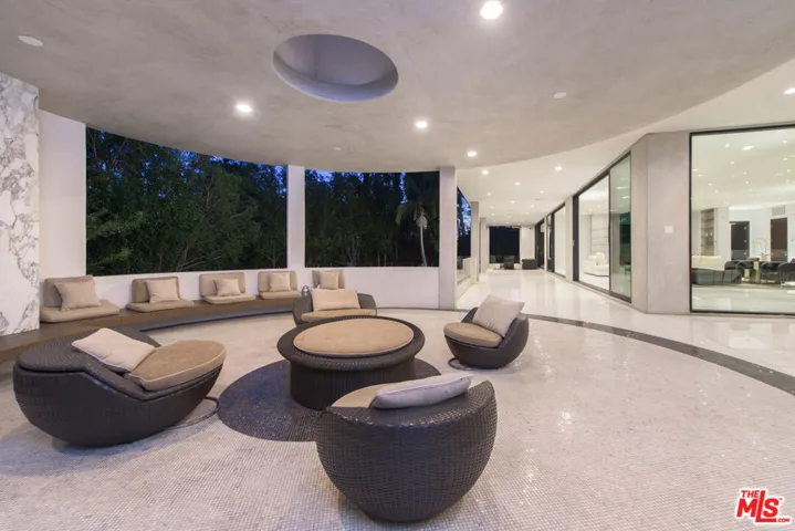 900 N Hillcrest Road, Beverly Hills, California 90210