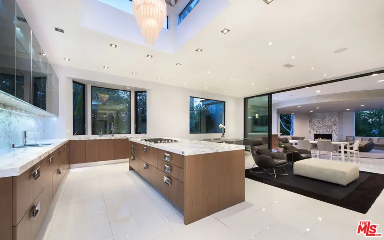 900 N Hillcrest Road, Beverly Hills, California 90210