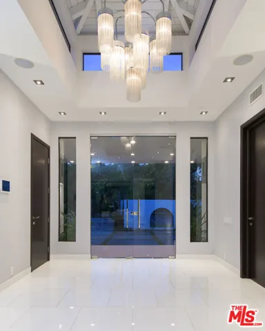 900 N Hillcrest Road, Beverly Hills, California 90210