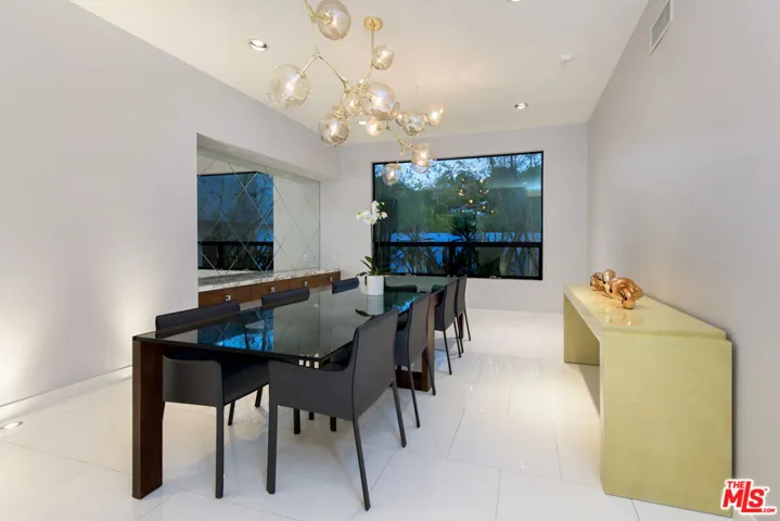 900 N Hillcrest Road, Beverly Hills, California 90210