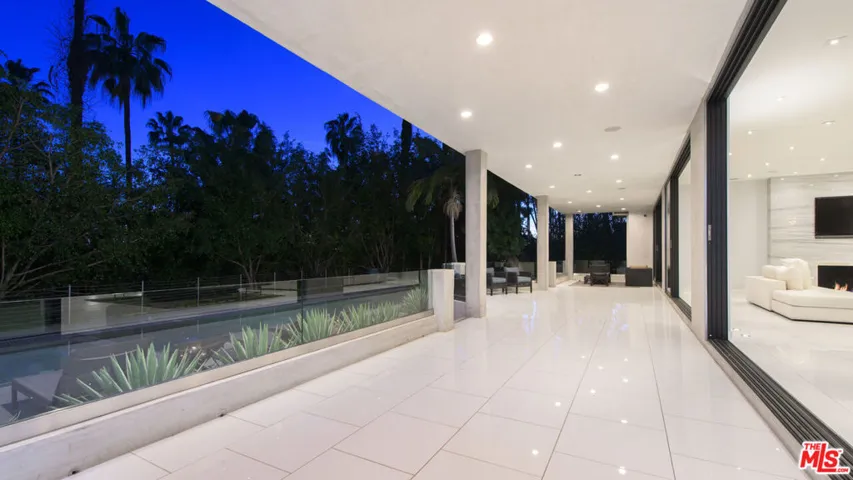 900 N Hillcrest Road, Beverly Hills, California 90210