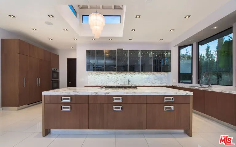 900 N Hillcrest Road, Beverly Hills, California 90210