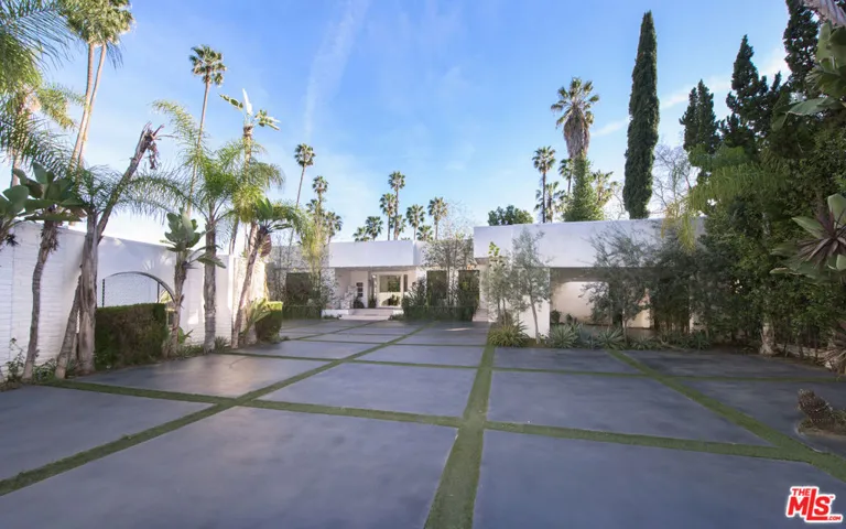 900 N Hillcrest Road, Beverly Hills, California 90210