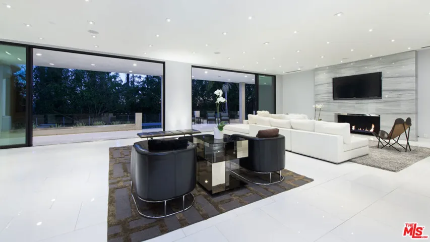 900 N Hillcrest Road, Beverly Hills, California 90210