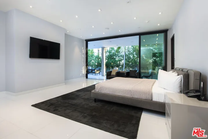 900 N Hillcrest Road, Beverly Hills, California 90210