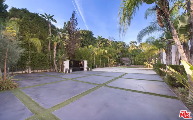 900 N Hillcrest Road, Beverly Hills, California 90210