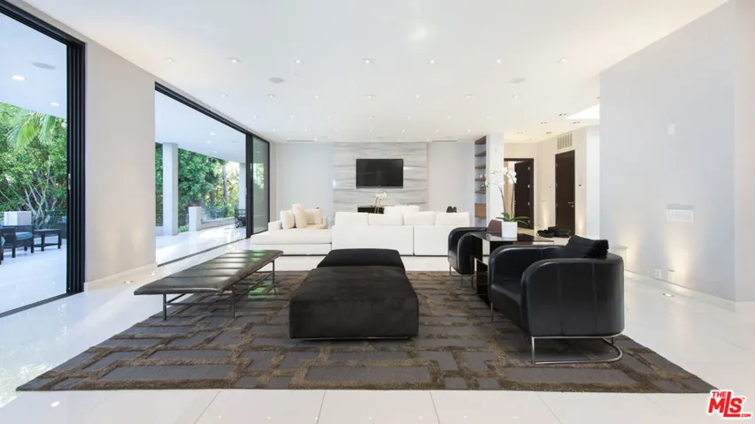 900 N Hillcrest Road, Beverly Hills, California 90210