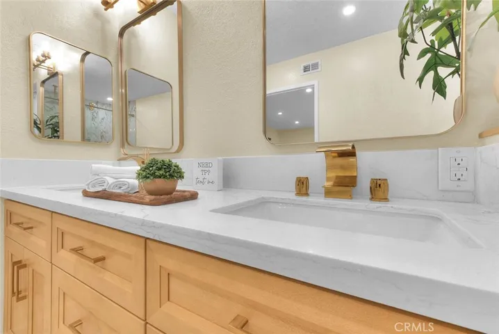 18223 Delano, Los Angeles, California 91335