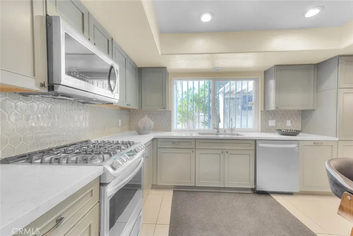 18223 Delano, Los Angeles, California 91335