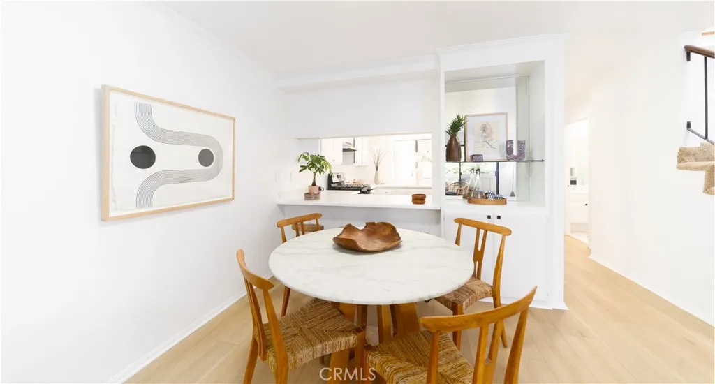 Dining room (staged)