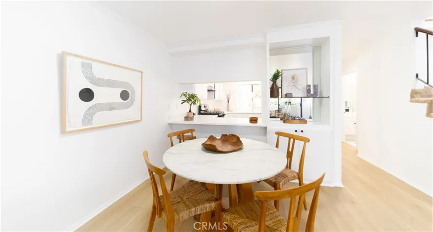 Dining room (staged)
