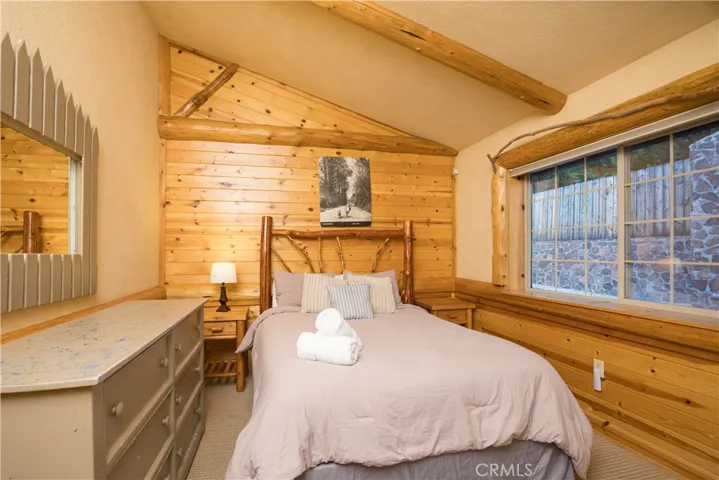 39955 North Shore Drive, Fawnskin, California 92333