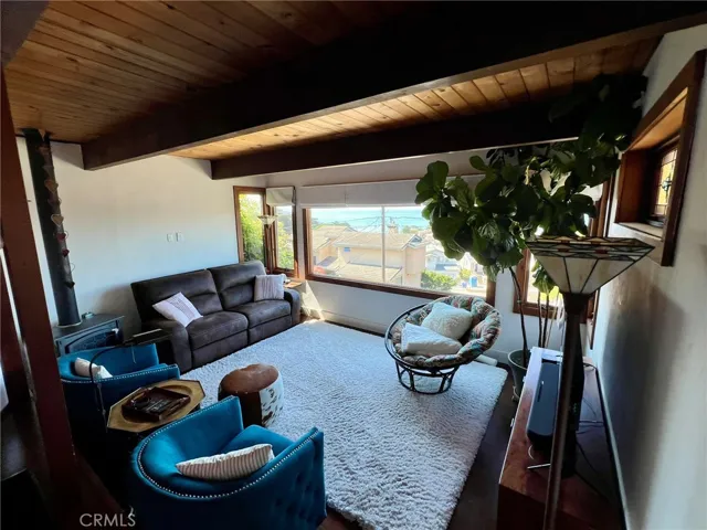 living room has all you need for creature comfort!