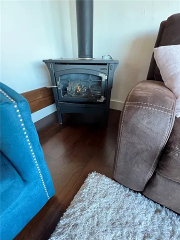 A super efficient gas log free standing fireplace for heat