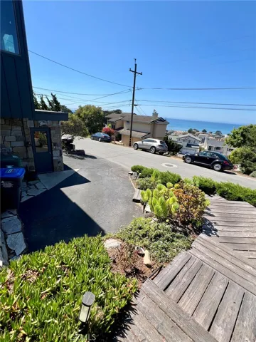 Proximity to the ocean is a few blocks. This is a great walking neighborhood. Just a few blocks North there is the 900 acre Fiscalini Ranch preserve with plenty of trails, a bluff trail and so much wildlife to see, whale watching, too!