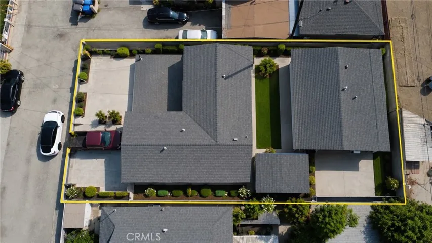 Digitally enhance front unit has 3 bed 1.5 bath back has 2 bed 1 bath 
