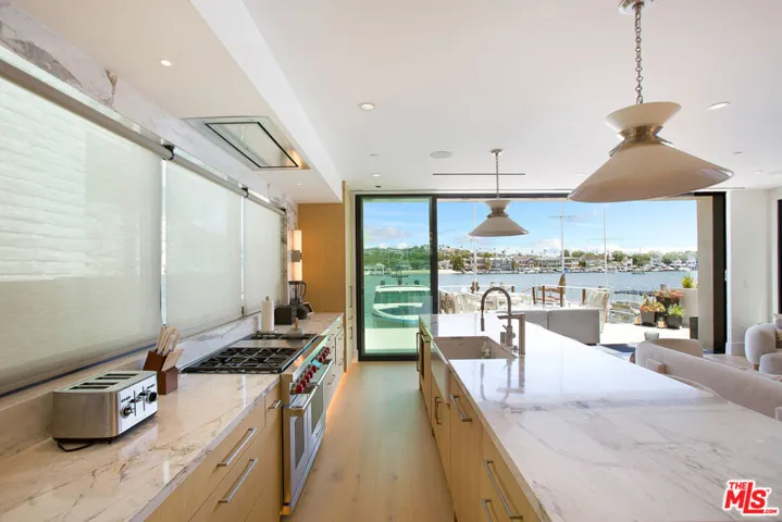 642 Via Lido Nord, Newport Beach, California 92663