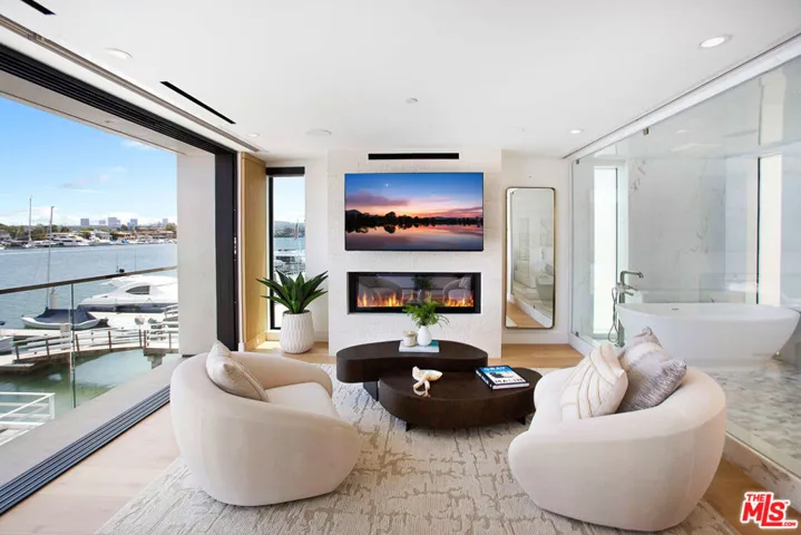 642 Via Lido Nord, Newport Beach, California 92663